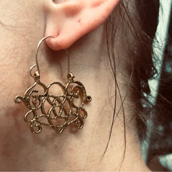 Mandorla Venn Diagram Interstice Liminal Space Heaven Earth Scrolling Lacey Hoop - Picture 7 of 10